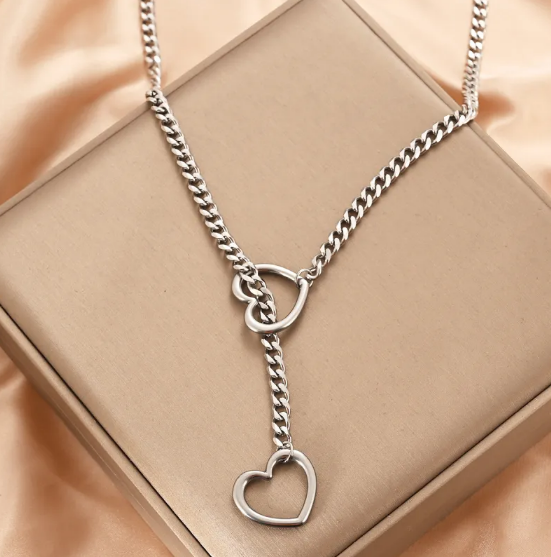 Collar Lara con corazón de acero inoxidable