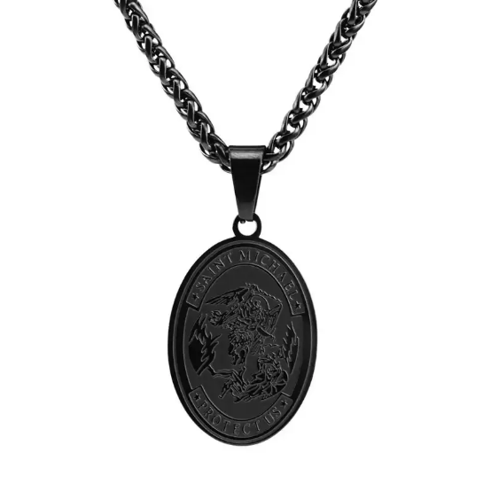 Collar oval con retrato de ángel en acero inoxidable