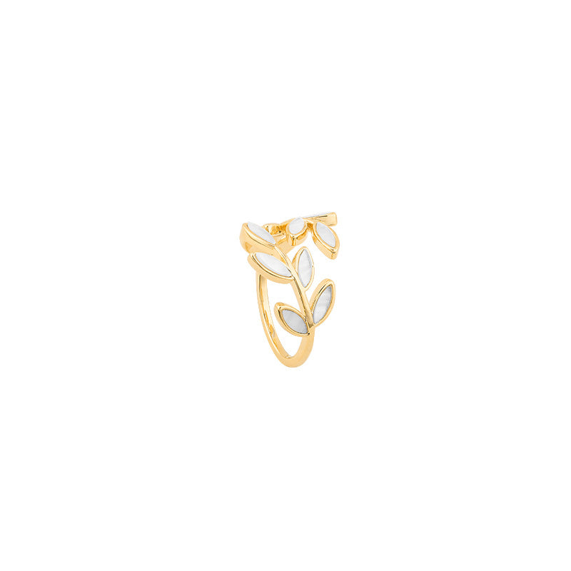 Anillo ajustable con hoja de ópalo blanco en oro