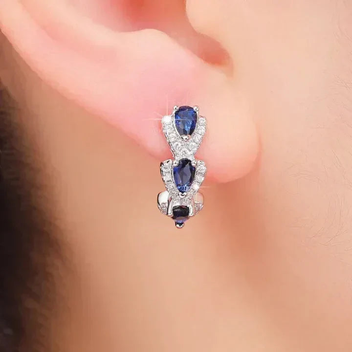 Pendientes con escudo real y piedras preciosas