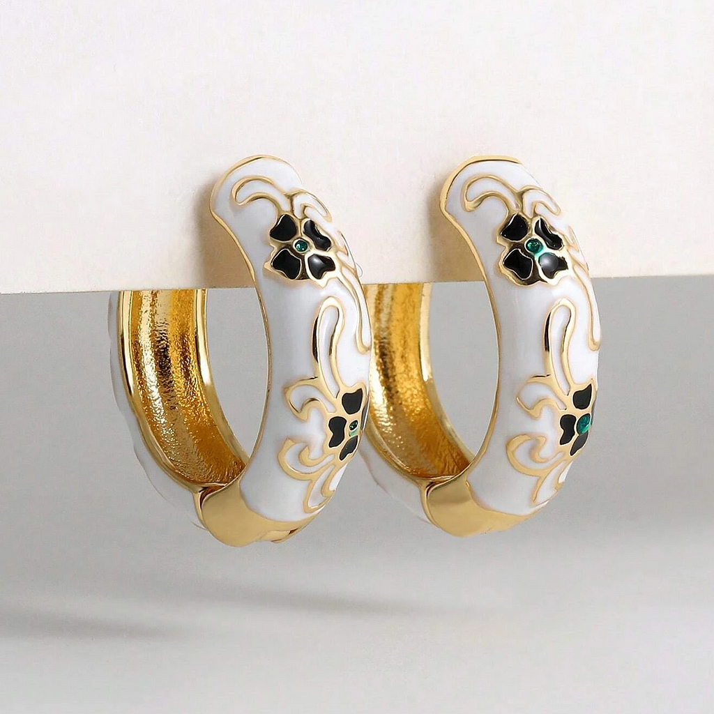 Pendientes vintage con esmalte blanco y aro