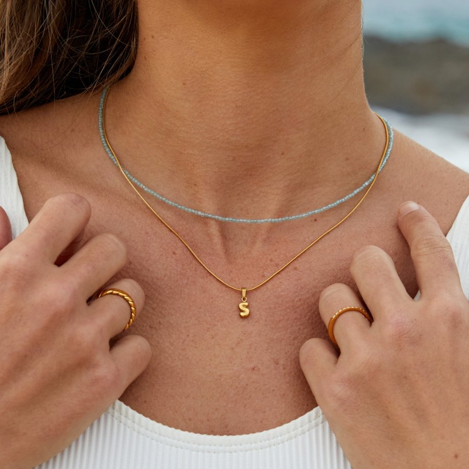 Collar Chic con Letra Burbuja