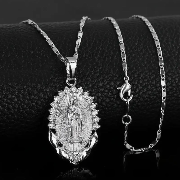 Collar con colgante de la Virgen María