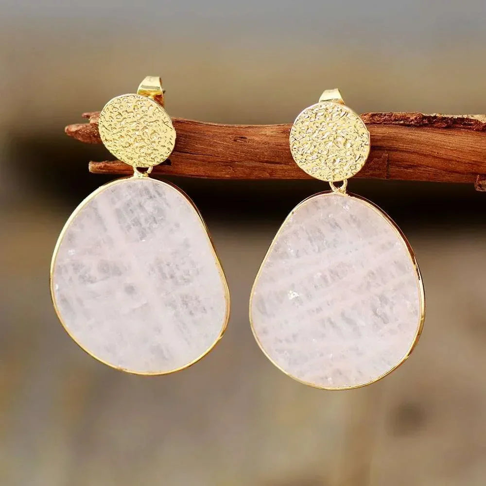 Pendientes vintage con piedra blanca redonda