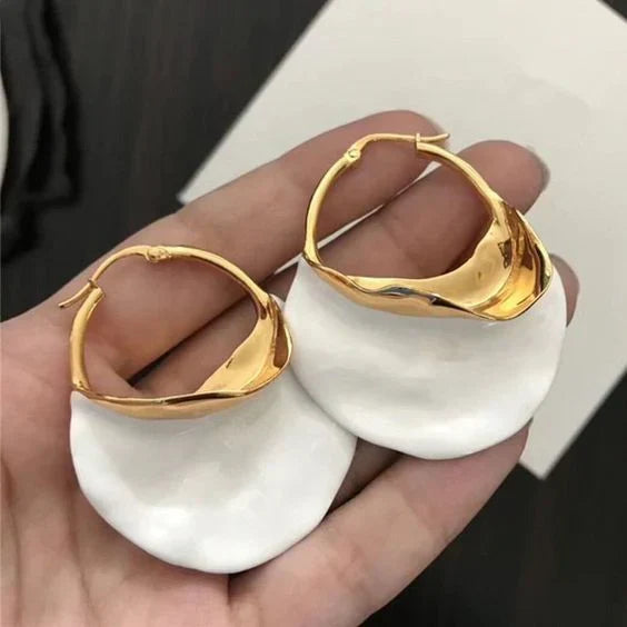 Pendientes vintage en blanco y dorado