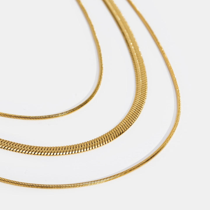 Collar de cadena dorada multicapa