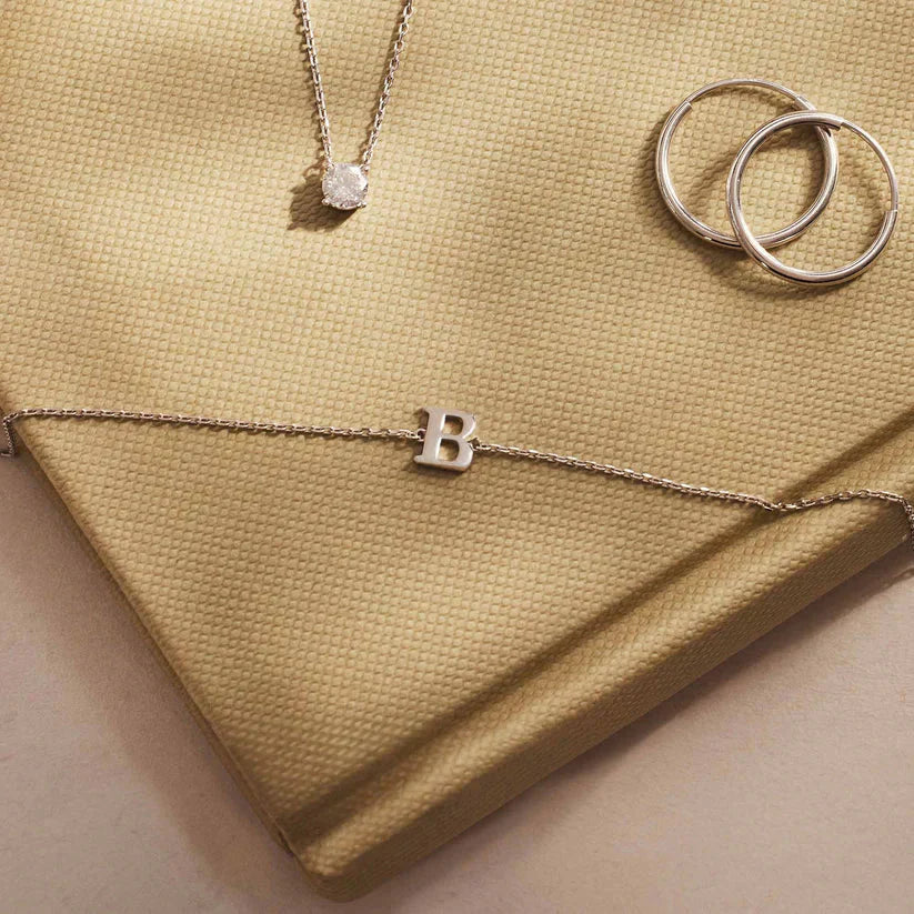 Pulsera de Elegancia con Inicial