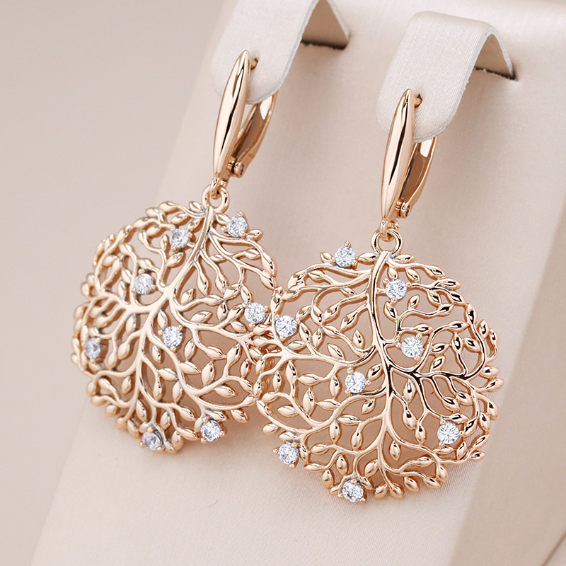 Elegantes pendientes con ramas redondas y circonitas