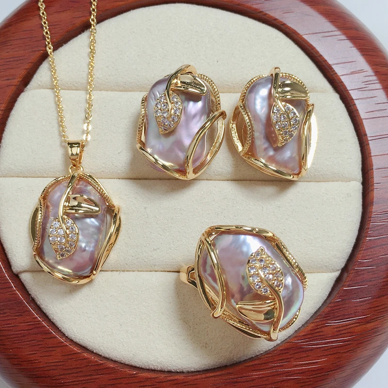 Conjunto collar + pendientes Perlas de agua dulce en oro