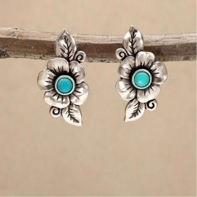 Pendientes boho con flor de ópalo azul en plata de ley