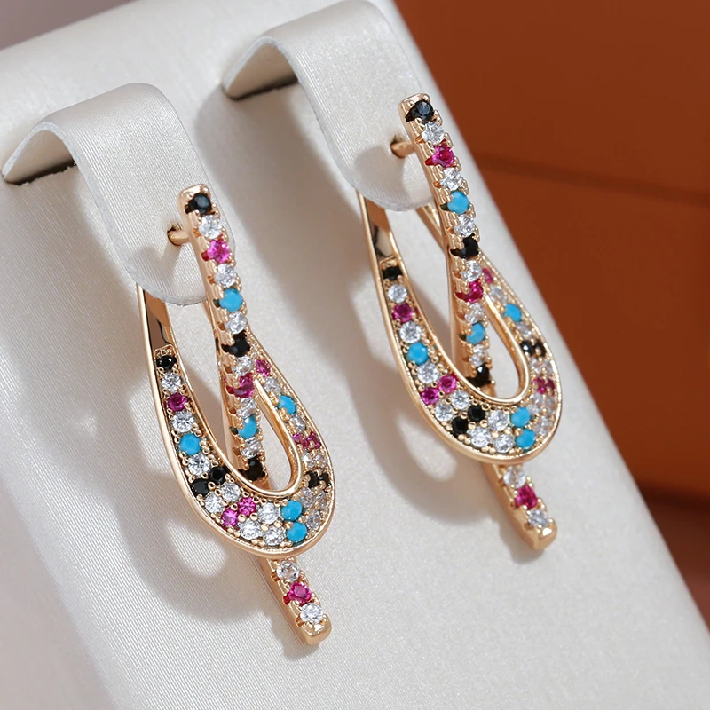Elegantes pendientes con circonitas multicolores en oro