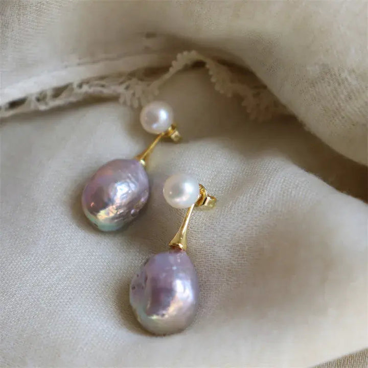 Elegantes pendientes con perla morada