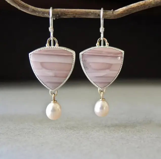 Pendientes vintage con piedra rosa y perla