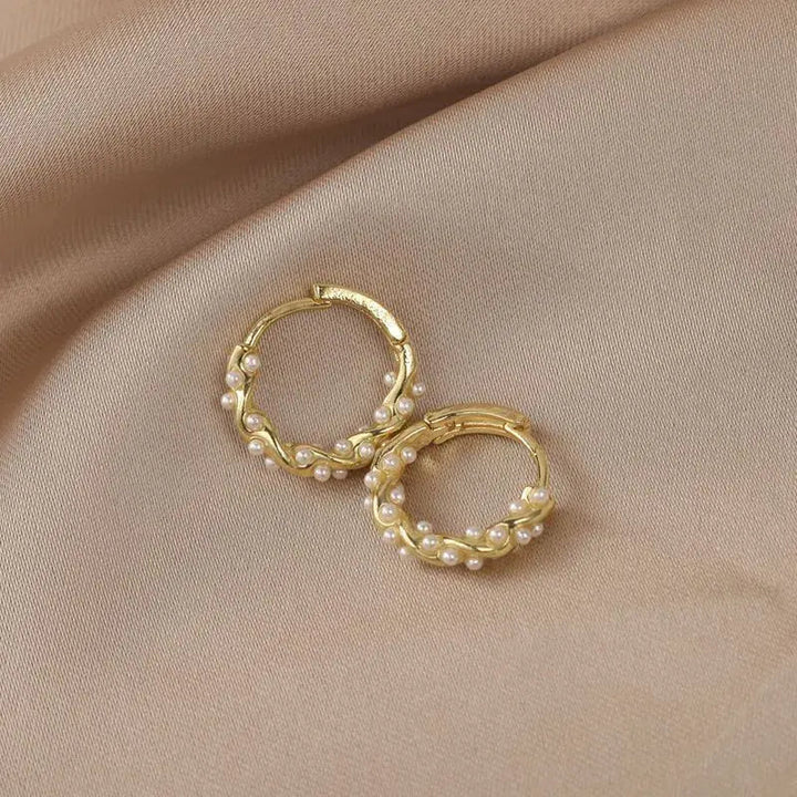 Elegantes pendientes de perlas redondas