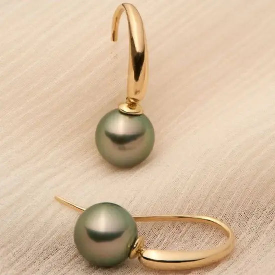 Elegantes pendientes de perlas de Oliveira