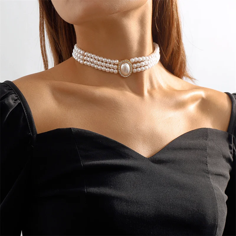 Elegante collar con tres perlas