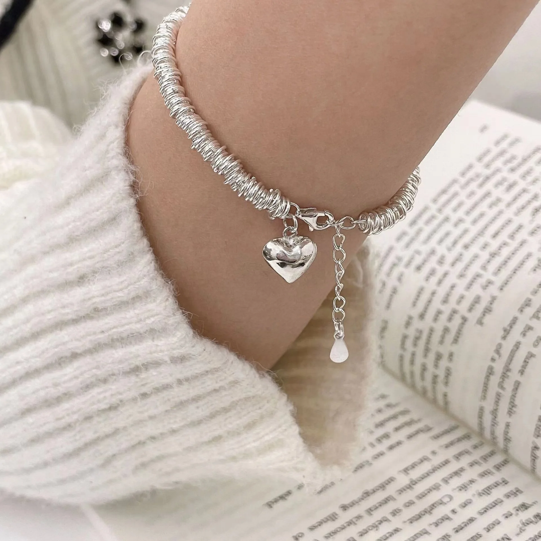 Elegante pulsera con corazón en plata