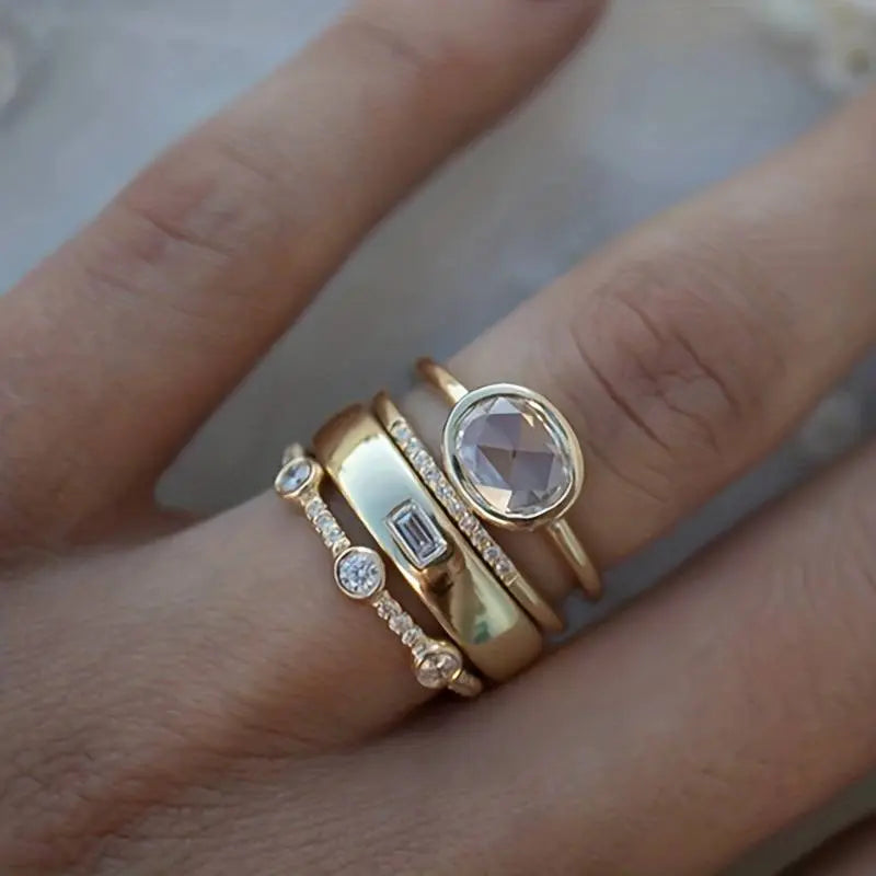 Conjunto de anillos vintage en oro con circonita