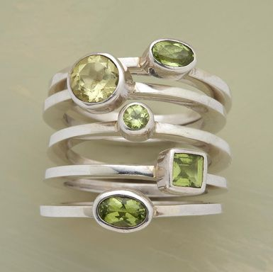 Anillo vintage de vidrio verde con capas de plata