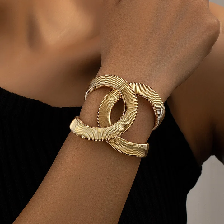 Elegante pulsera doble dorada