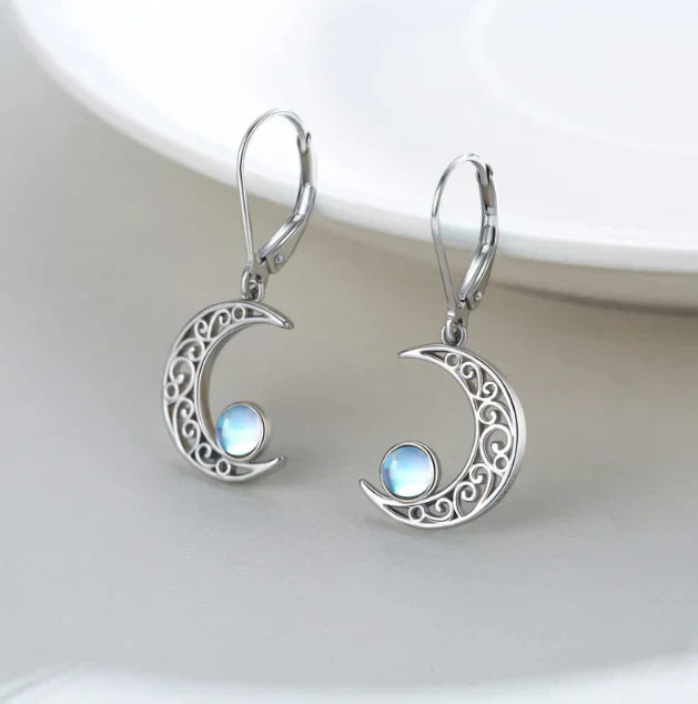 Elegantes pendientes de piedra lunar