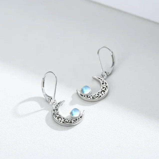 Elegantes pendientes de piedra lunar
