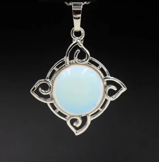 Collar Gisela con piedra lunar