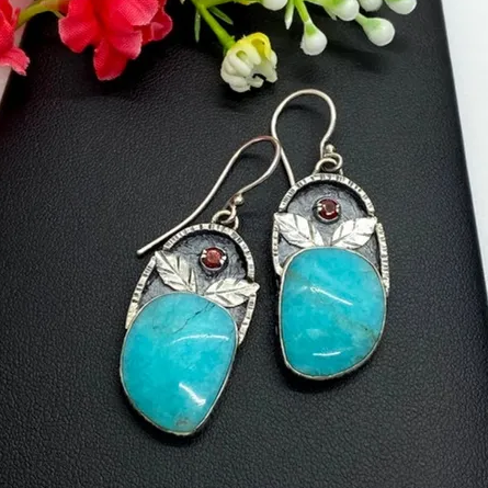 Pendientes vintage con piedra azul y piedra en forma de hoja