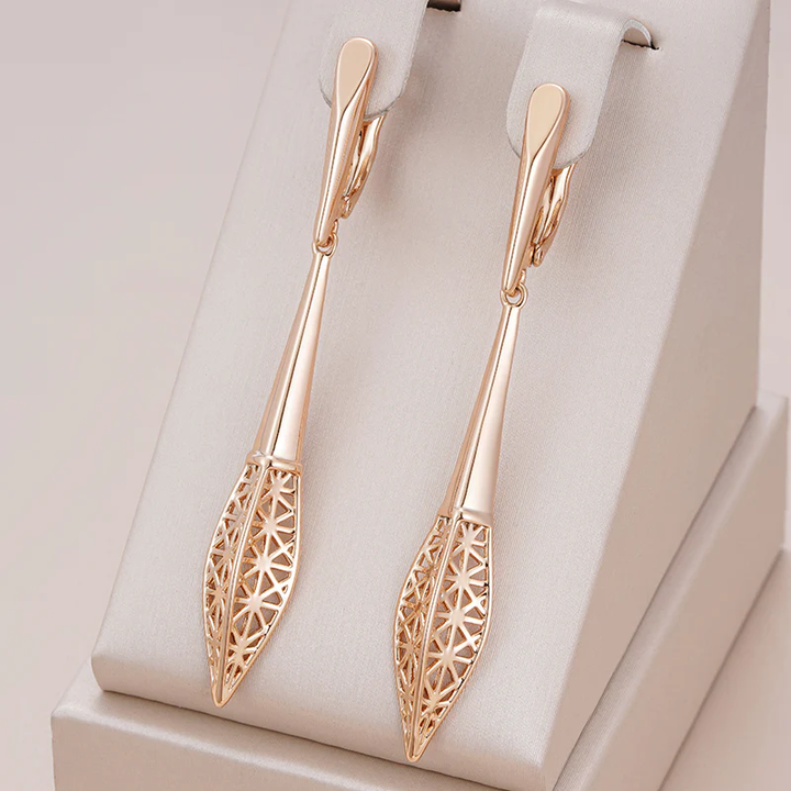 Elegantes pendientes colgantes de oro