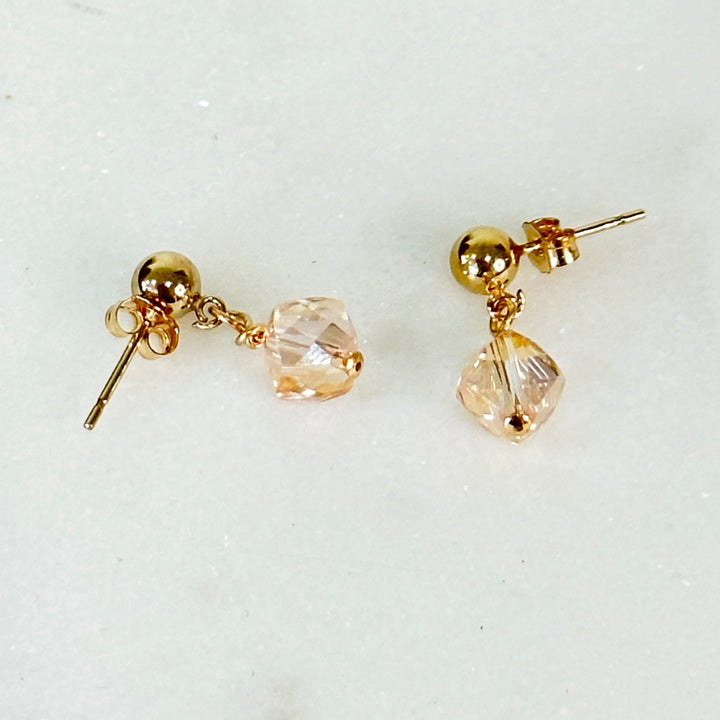 Pendientes colgantes delicados Liana en oro