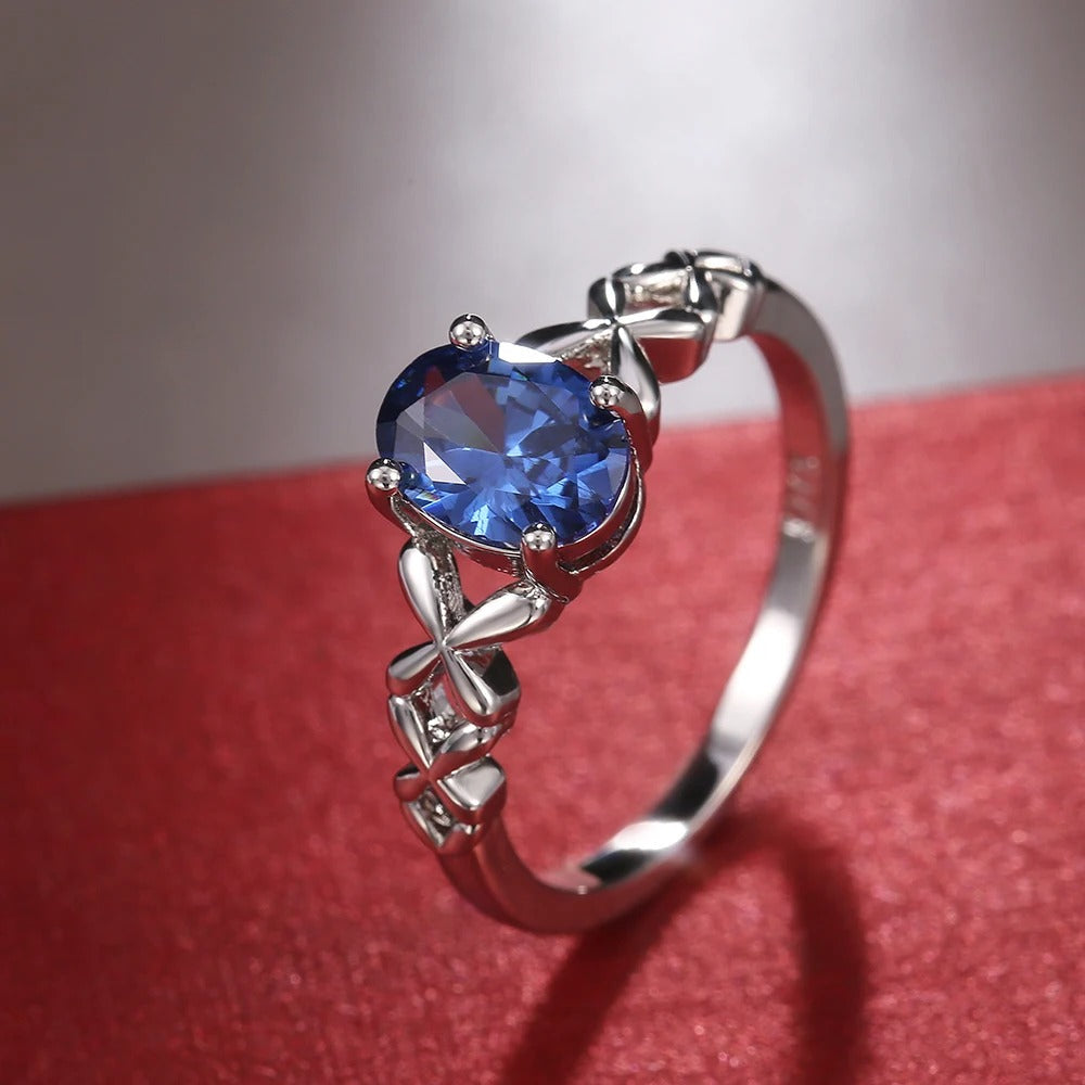 Anillo vintage de plata con cristal azul