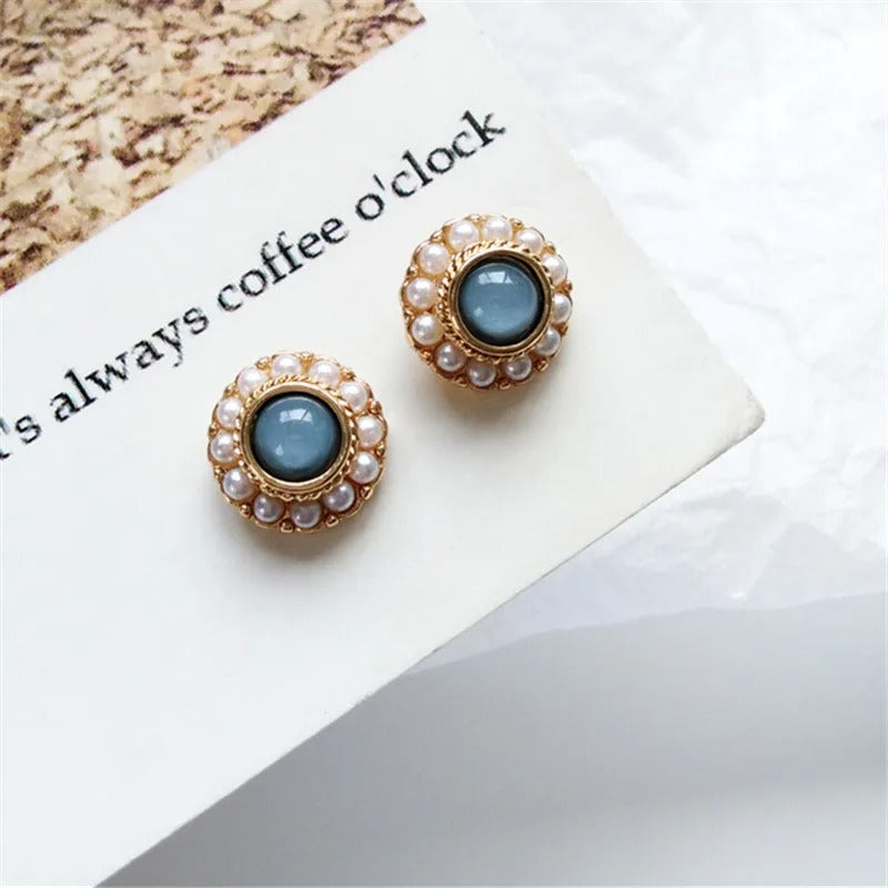 Pendientes vintage con piedras azules y perlas doradas