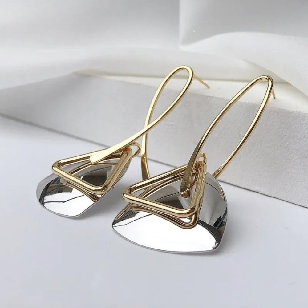 Colgante triangular plateado retro y pendientes con gancho curvo